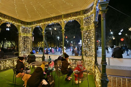 Jégpályák Éjszakája Fehérváron - A Kori Ligetben és a Jégcsarnokban is várják szombaton a korizókat